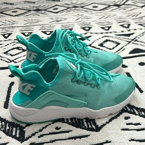 Nike Huaraches
Mint Green